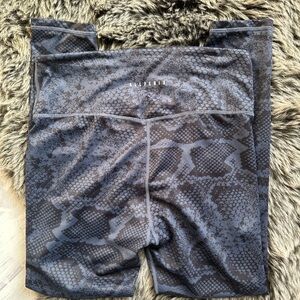 Allfenix Gray Snake Print Leggings